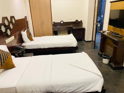 Bedroom Image of Urbanroomz Girls PG in DLF Phase 2, Gurgaon