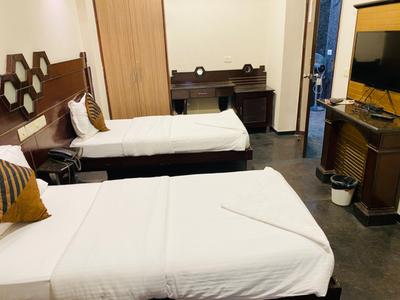 Bedroom Image of Urbanroomz Girls PG in DLF Phase 2, Shahpur