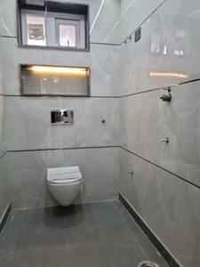 Common Bathroom Image of 1000 Sq.ft 3 BHK Apartment / Flat for sale in Dwarka Mor New Delhi for Rs. 9000000