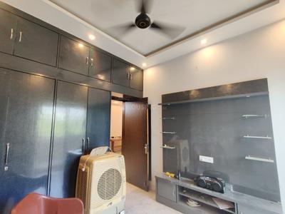 Bedroom Image of 1620 Sq.ft 3 BHK Builder Floor for rent in  Sreshtha Vihar RWA, Anand Vihar New Delhi for Rs. 40000
