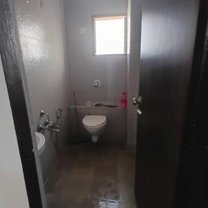 Bathroom Image of 727 Sq.ft 3 BHK Apartment / Flat for rent in Nirmaan One, New Gotri Vadodara for Rs. 22000