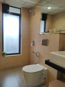 Common Bathroom Image of 650 Sq.ft 1 BHK Apartment / Flat for sale in Lodha Amara, Kolshet Thane for Rs. 8000000