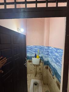 Bathroom Image of 1000 Sq.ft 2 BHK Builder Floor for rent in Sultanpur Road Lucknow for Rs. 15000