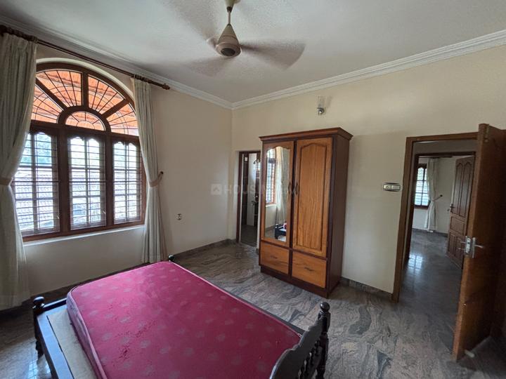Eerayil Kadavu Bedroom 1
