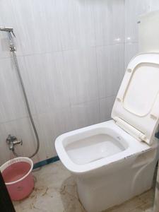 Common Bathroom Image of 600 Sq.ft 1 BHK Builder Floor for sale in Kamothe Navi Mumbai for Rs. 5300000