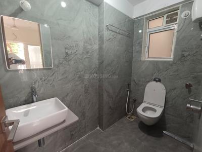 Image of 710 Sq.ft 2 BHK Apartment / Flat for rent in Alok Apartment, Vile Parle East, Mumbai for Rs. 80000