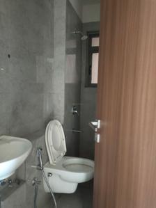 Common Bathroom Image of 845 Sq.ft 2.5 BHK Apartment / Flat for sale in Sheth Auris Bliss, Malad West Mumbai for Rs. 24000000