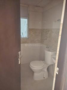 Bathroom Image of 945 Sq.ft 2.5 BHK Apartment / Flat for rent in NBCC Golf Homes, Noida Extension Greater Noida for Rs. 16000