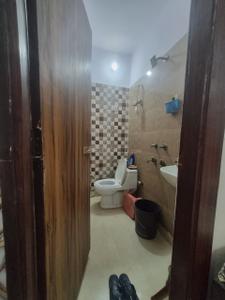Bathroom Image of 750 Sq.ft 2.5 BHK Apartment / Flat for sale in DLF Ankur Vihar Ghaziabad for Rs. 2350000