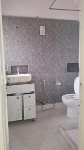 Bathroom Image of 1050 Sq.ft 2 BHK Apartment / Flat for sale in Prashant Apartments, Patparganj New Delhi for Rs. 16100000