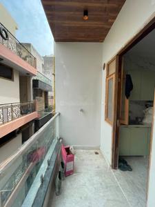 Balcony Image of 360 Sq.ft 1 BHK Builder Floor for rent in Shalimar Bagh New Delhi for Rs. 19000