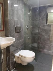 Common Bathroom Image of 810 Sq.ft 2 BHK Apartment / Flat for rent in Lodha Casa Maxima, Mira Road East Mira Bhayandar for Rs. 33000
