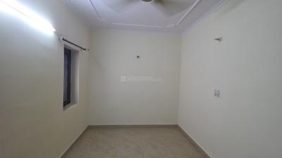 Bedroom Image of 900 Sq.ft 2 BHK Builder Floor for rent in Pitampura New Delhi for Rs. 29000