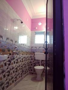 Bathroom Image of 750 Sq.ft 2 BHK Apartment / Flat for rent in Kabardanga Kolkata for Rs. 10000