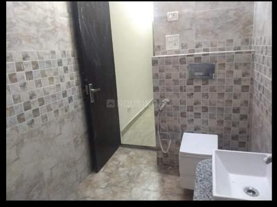 Bathroom Image of 2000 Sq.ft 3 BHK Independent House for rent in Sector 46 Noida for Rs. 42000