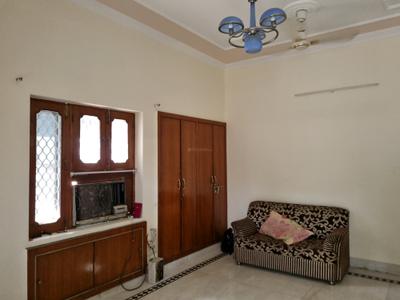 Bedroom Image of 4190 Sq.ft 4 BHK Independent House for rent in Janakpuri New Delhi for Rs. 125000