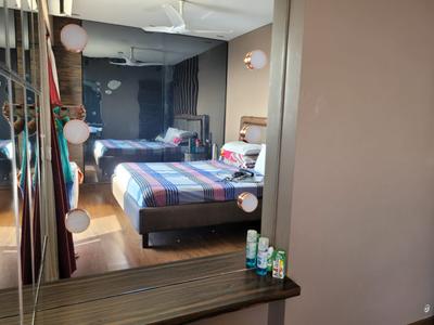 Bedroom Image of 1850 Sq.ft 3.5 BHK Apartment / Flat for sale in Adani Western Heights, Andheri West Mumbai for Rs. 61000000