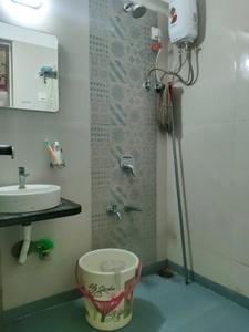 Common Bathroom Image of 900 Sq.ft 2.5 BHK Apartment / Flat for sale in Rosa Oasis, Hiranandani Estate Thane for Rs. 16000000