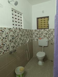 Bathroom Image of 550 Sq.ft 1 BHK Builder Floor for rent in Madhavaram Chennai for Rs. 10000
