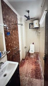 Bathroom Image of 900 Sq.ft 2 BHK Builder Floor for rent in Janakpuri New Delhi for Rs. 28000