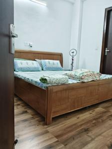 Bedroom Image of 950 Sq.ft 2.5 BHK Apartment / Flat for rent in Sector 99 Noida for Rs. 37500