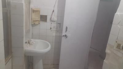 Bathroom Image of 150 Sq.ft 1 RK Independent House for rent in Mukherjee Nagar New Delhi for Rs. 14000