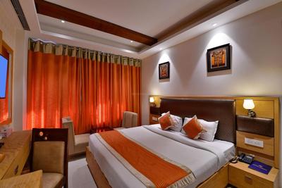 Bedroom Image of 1850 Sq.ft 4 BHK Apartment / Flat for sale in Runwal Elegante, Andheri West Mumbai for Rs. 71500000