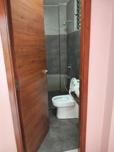 Bathroom Image of 1300 Sq.ft 2 BHK Apartment / Flat for rent in Saamarth Heaven 4, Chandkheda Ahmedabad for Rs. 21000