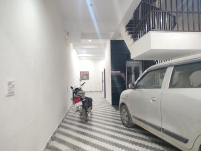 Car Garage Image of 460 Sq.ft 1 BHK Apartment / Flat for rent in Khanpur New Delhi for Rs. 12000