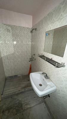 Mangalam Park Bathroom One 3