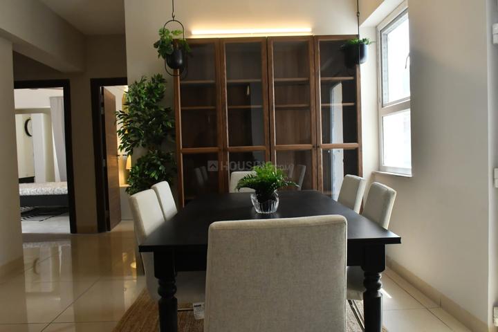 Ratan Jewels Main Image 1