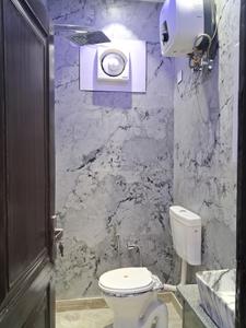 Common Bathroom Image of 900 Sq.ft 2 BHK Builder Floor for rent in Mansarover Garden New Delhi for Rs. 35000
