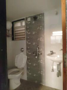 Common Bathroom Image of 566 Sq.ft 1 BHK Apartment / Flat for sale in Thakur Galaxy, Boisar Mumbai for Rs. 2500000