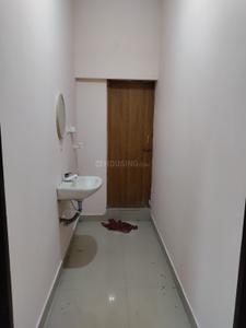 Bathroom Image of 900 Sq.ft 2 BHK Apartment / Flat for rent in Kumbakonam Thanjavur for Rs. 10000