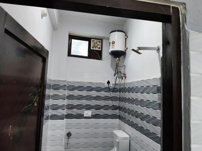 Bathroom Image of 800 Sq.ft 1 BHK Apartment / Flat for rent in Dharamsala Kangra for Rs. 7000