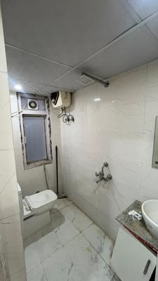 Bathroom Image of 270 Sq.ft 1 RK Apartment / Flat for rent in Emaar Emerald Floors Premier, Sector 65 Gurgaon for Rs. 14500