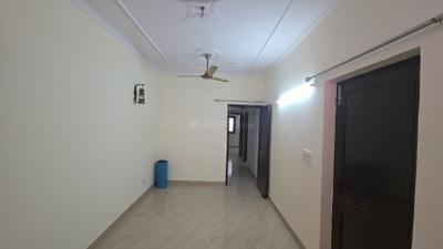 Bedroom Image of 900 Sq.ft 2 BHK Builder Floor for rent in Pitampura New Delhi for Rs. 29000