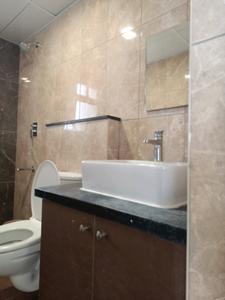 Common Bathroom Image of 550 Sq.ft 1 BHK Apartment / Flat for rent in Prestige Jindal City, Anchepalya Bengaluru for Rs. 27000
