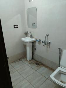 Bathroom Image of 850 Sq.ft 2 BHK Builder Floor for rent in Sector 57 Gurgaon for Rs. 28000