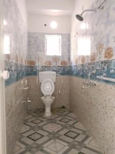 Common Bathroom Image of 1000 Sq.ft 2 BHK Apartment / Flat for sale in Kasba Kolkata for Rs. 5600000