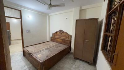 Bedroom Image of 600 Sq.ft 2 BHK Builder Floor for rent in Mayur Vihar Phase 1 New Delhi for Rs. 18000