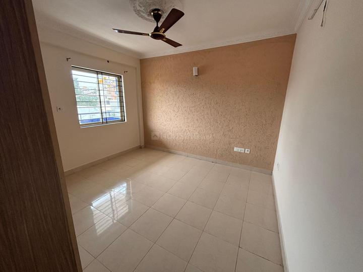 Metro Eleganzaa Bedroom 1