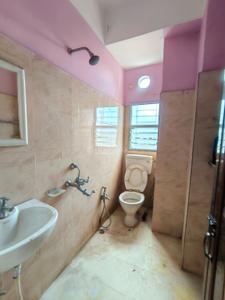 Bathroom Image of 1400 Sq.ft 3 BHK Apartment / Flat for rent in Ulubari Guwahati for Rs. 20000