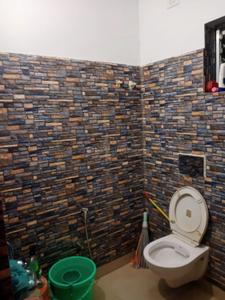 Bathroom Image of 1500 Sq.ft 3 BHK Builder Floor for rent in Tangra Kolkata for Rs. 26000