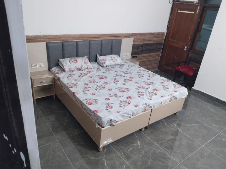 Bedroom Image of Aapna niwas pg in Sector 81, Noida