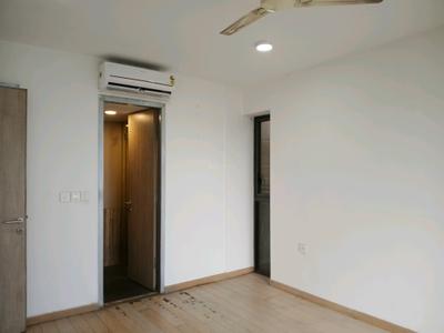 Bedroom Image of 880 Sq.ft 2 BHK Apartment / Flat for rent in Piramal Mahalaxmi South Tower, Worli Mumbai for Rs. 170000