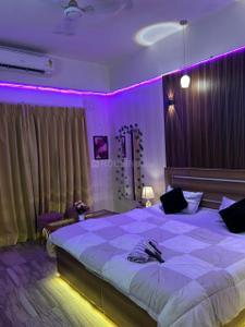 Bedroom Image of 435 Sq.ft Studio Studio for rent in Paramount Pine And Oak Studio, Surajpur Greater Noida for Rs. 15000