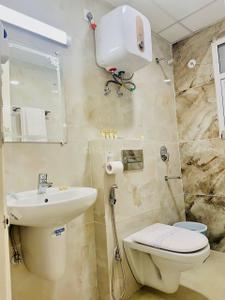 Bathroom Image of 1550 Sq.ft 3 BHK Apartment / Flat for rent in Omaxe The Palace, Gomti Nagar Lucknow for Rs. 55000