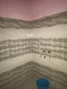 Bathroom Image of 800 Sq.ft 1.5 BHK Builder Floor for rent in Fazalpur Meerut for Rs. 5000