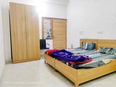 Bedroom Image of The Luxury pg  in Sector 52, Noida
